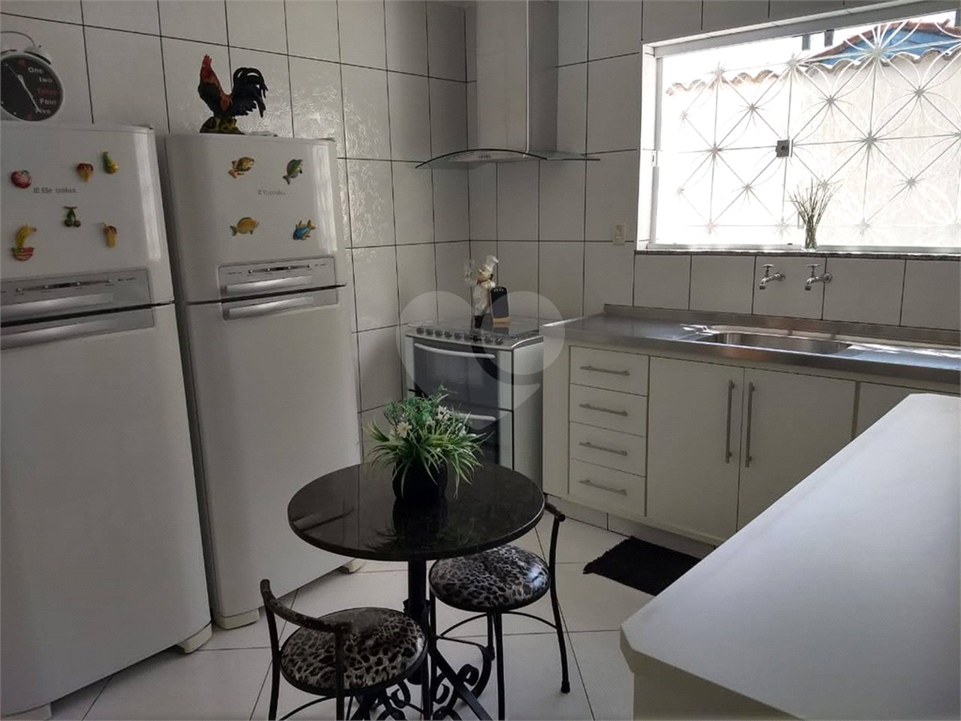 Casa à venda com 4 quartos, sendo 2 suítes, em Vila Petrópolis, Atibaia, SP