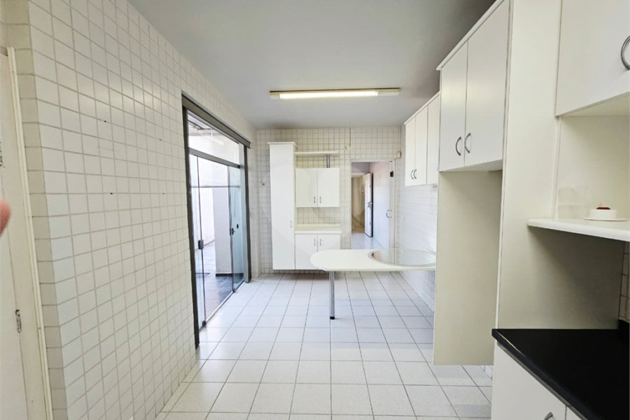 Sobrado à venda com 4 quartos, sendo 1 suíte, em Vila Guilherme, São Paulo, SP