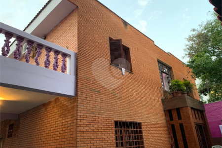 Sobrado à venda ou para alugar com 5 quartos, sendo 4 suítes, em Chácara Monte Alegre, São Paulo, SP