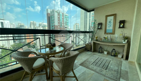 Apartamento à venda com 3 suítes em Campo Belo, São Paulo, SP