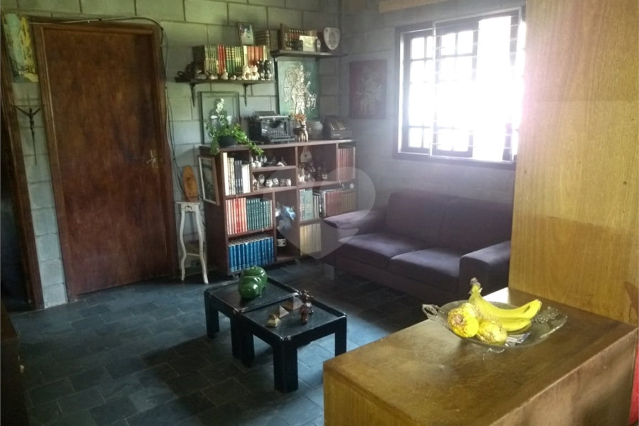 Casa à venda com 3 quartos, sendo 1 suíte, no condomínio Cinco Lagos, Mairiporã - SP