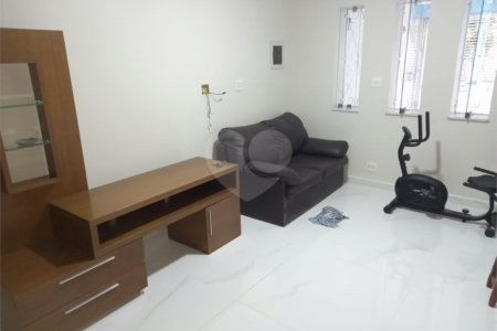 Sobrado à venda com 4 quartos, sendo 2 suítes, em Vila Hamburguesa, São Paulo, SP