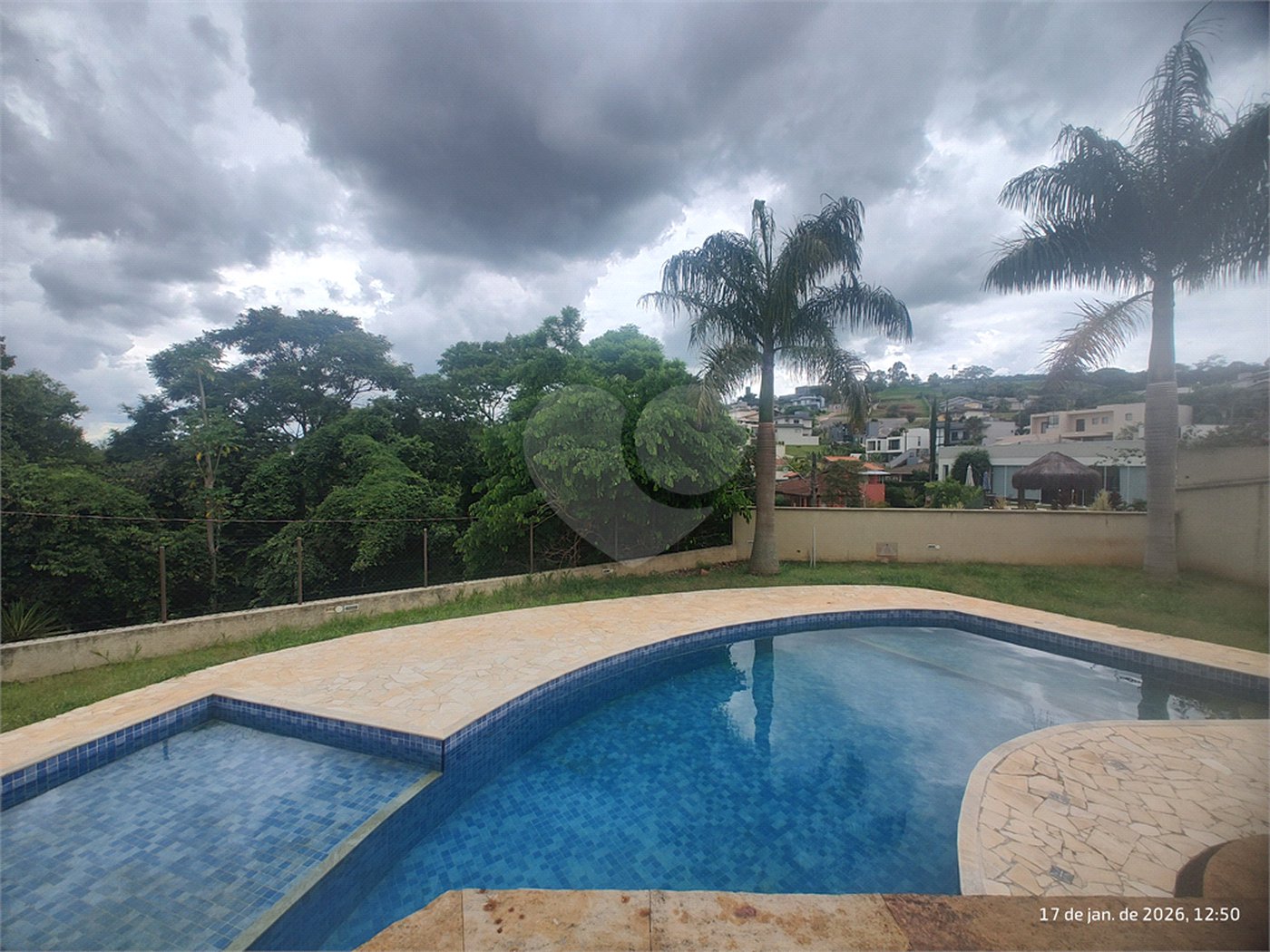Casa à venda com 5 quartos, sendo 3 suítes, no condomínio Serra da Estrela, Atibaia - SP