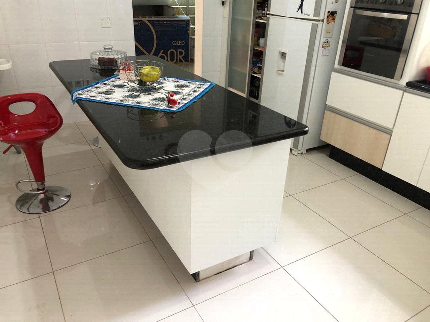 Casa à venda com 3 quartos, sendo 1 suíte, no condomínio Parque Suiça, Caieiras - SP