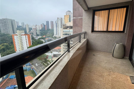 Apartamento à venda com 3 suítes em Vila Suzana, São Paulo, SP