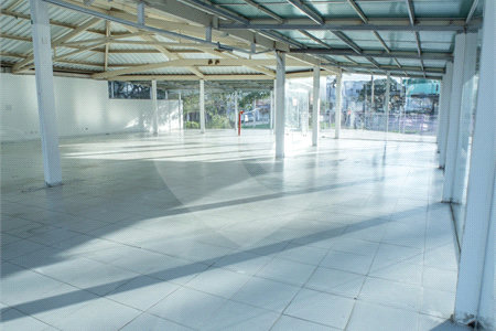 Lindo Salão Comercial para locação com 924m2 no Centro de Atibaia