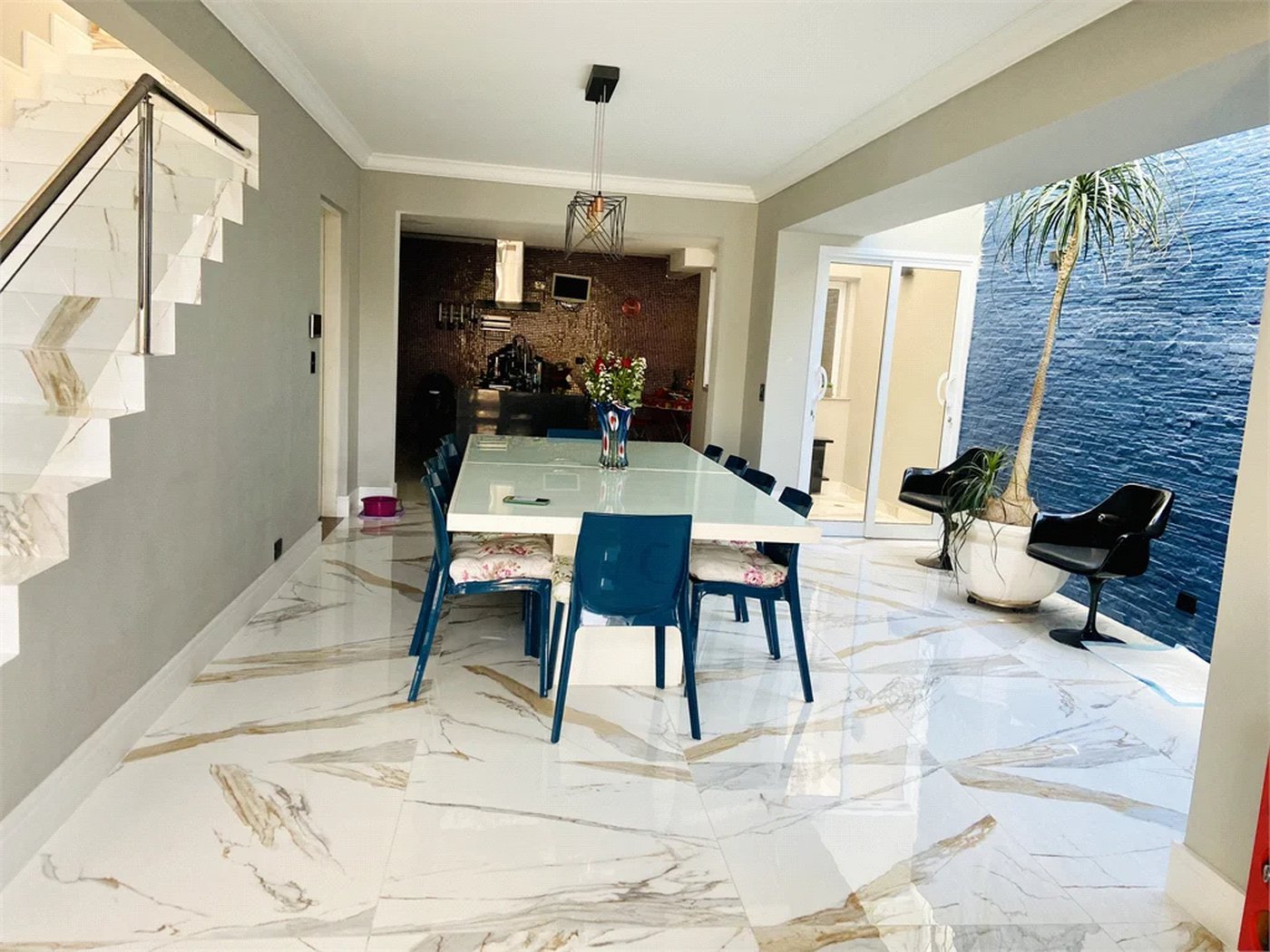 Casa à venda com 3 suítes em Jardim Londrina, São Paulo, SP