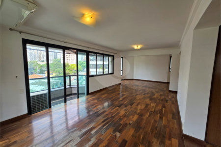 Apartamento à venda com 3 suítes em Vila Uberabinha, São Paulo, SP