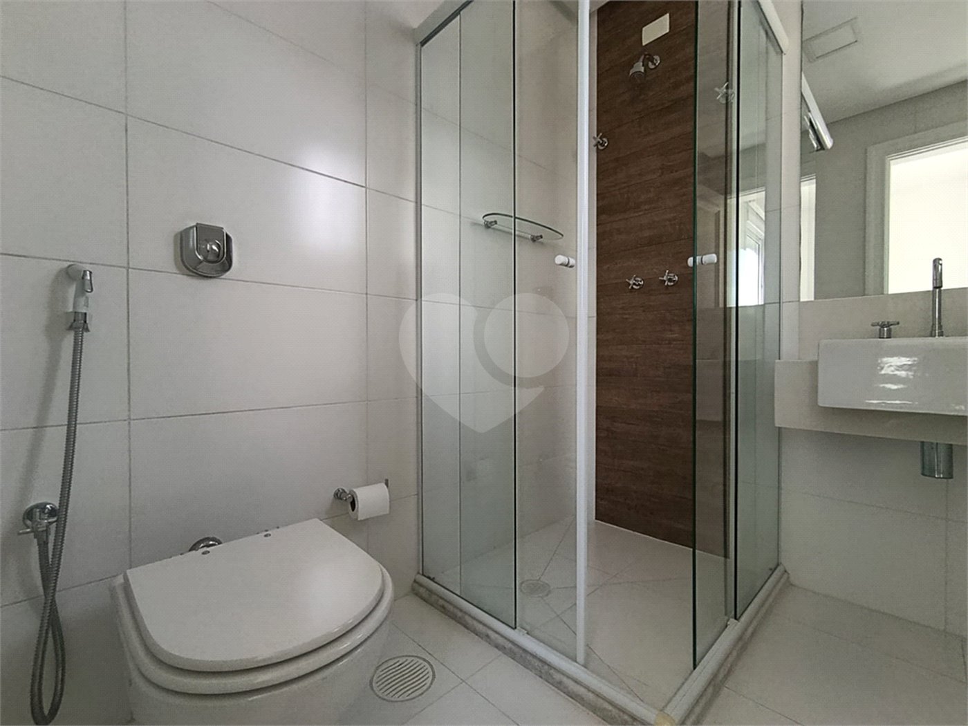 Apartamento para alugar com 3 suítes em Jardim Virgínia, Guarujá, SP