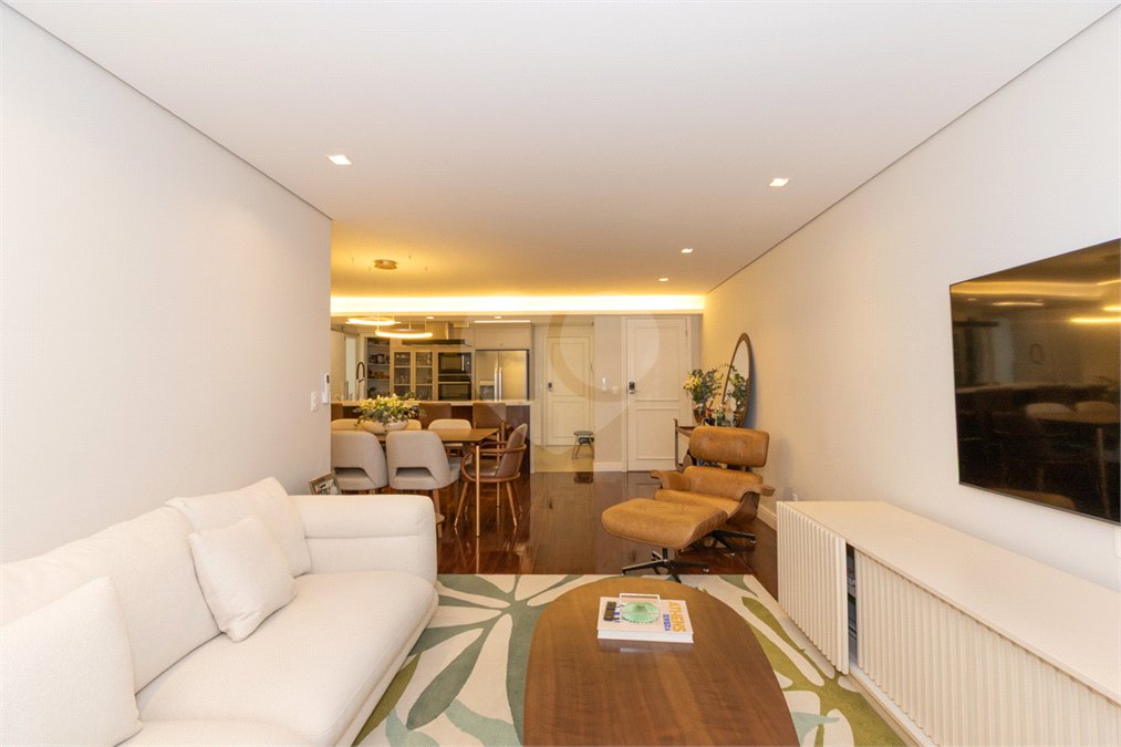 Apartamento à venda com 3 quartos, sendo 1 suíte,  em Vila Uberabinha, São Paulo, SP