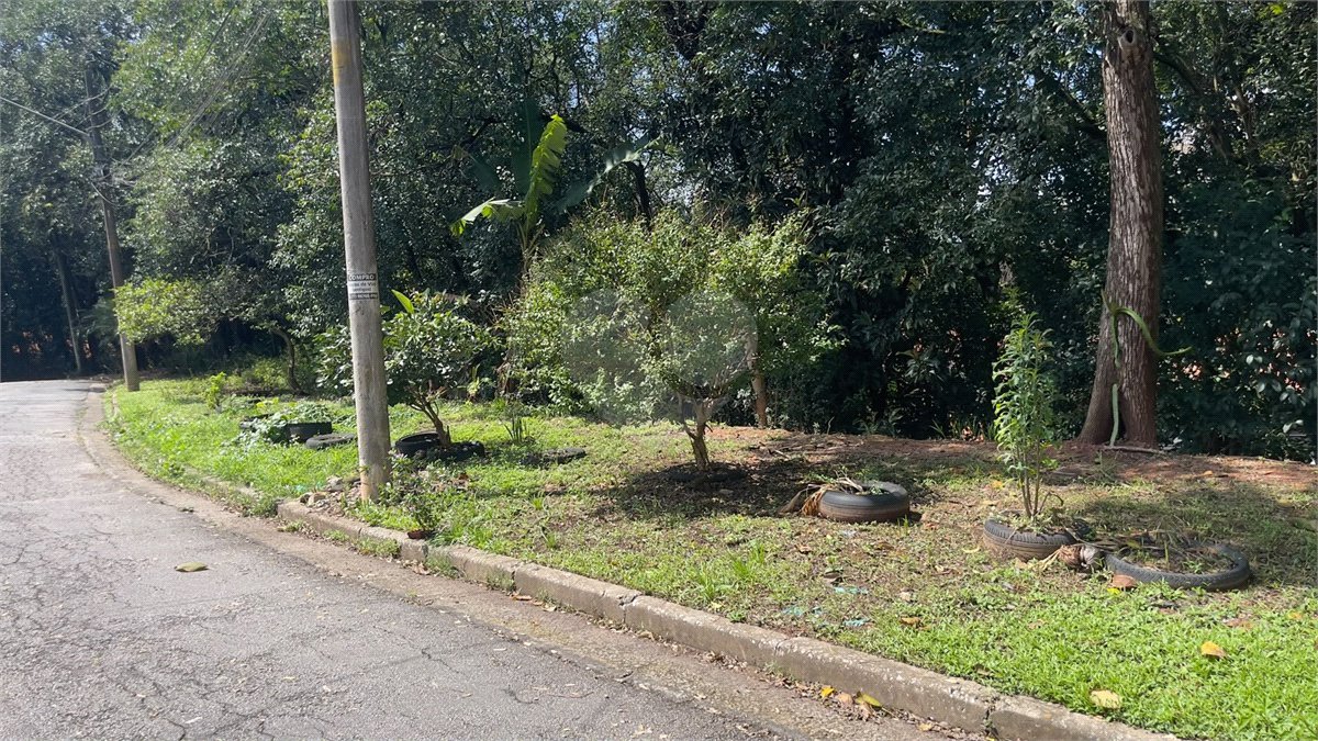 Terreno à venda com 3 quartos em Jardim Rizzo, São Paulo, SP
