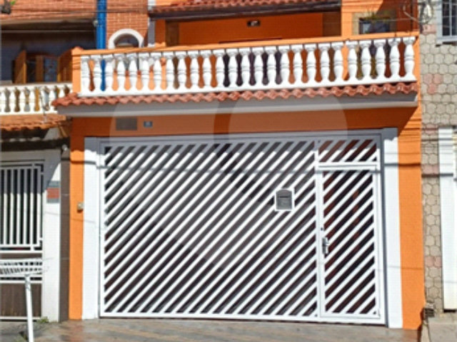 Sobrado à venda com 3 quartos, sendo 1 suíte,  em Parque Renato Maia, Guarulhos, SP
