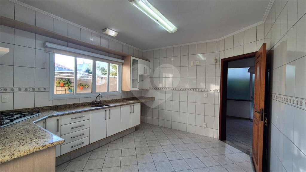 Casa para alugar com 3 quartos, sendo 1 suíte, no condomínio Recanto dos Paturis, Vinhedo - SP