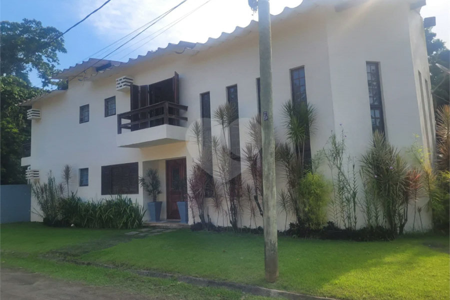 Casa à venda com 7 quartos, sendo 5 suítes, em Guaratuba, Bertioga, SP