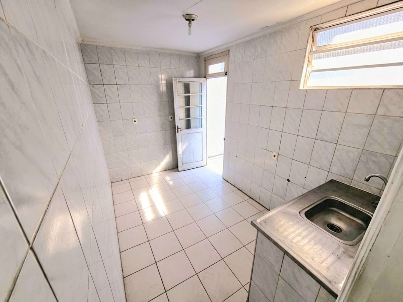 Casa com 3 dormitórios à venda, 119 m² por R$ 689.000,00 - Pompéia - Santos/SP