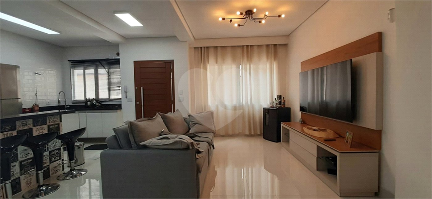 Casa à venda com 3 quartos, sendo 1 suíte, no condomínio Residencial Gran Veiga, São Paulo - SP