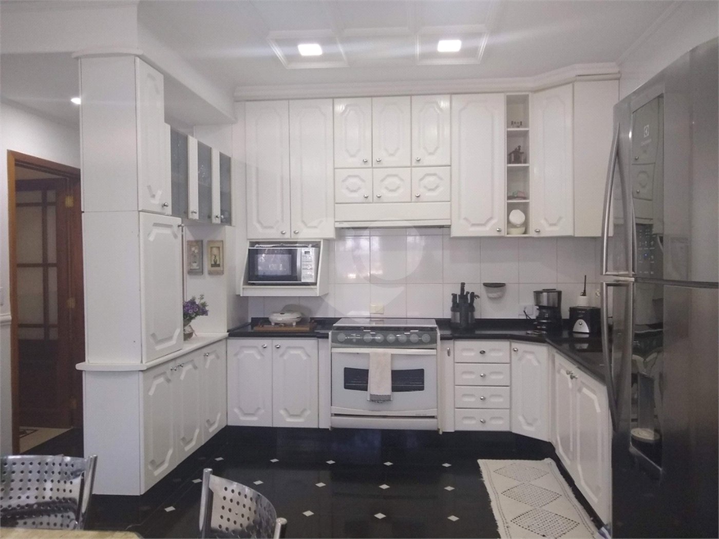 Casa à venda com 4 quartos, sendo 2 suítes, no condomínio Osato, Atibaia - SP