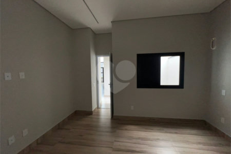 Casa à venda com 3 quartos, sendo 1 suíte, no condomínio Horto Florestal Villagio, Sorocaba - SP