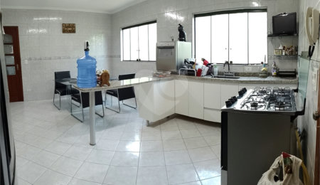 Sobrado à venda com 3 quartos, sendo 1 suíte,  em Jardim Regina, São Paulo, SP