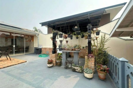 Casa à venda com 3 quartos, sendo 1 suíte, no condomínio Residencial Delle Stelle, Louveira - SP