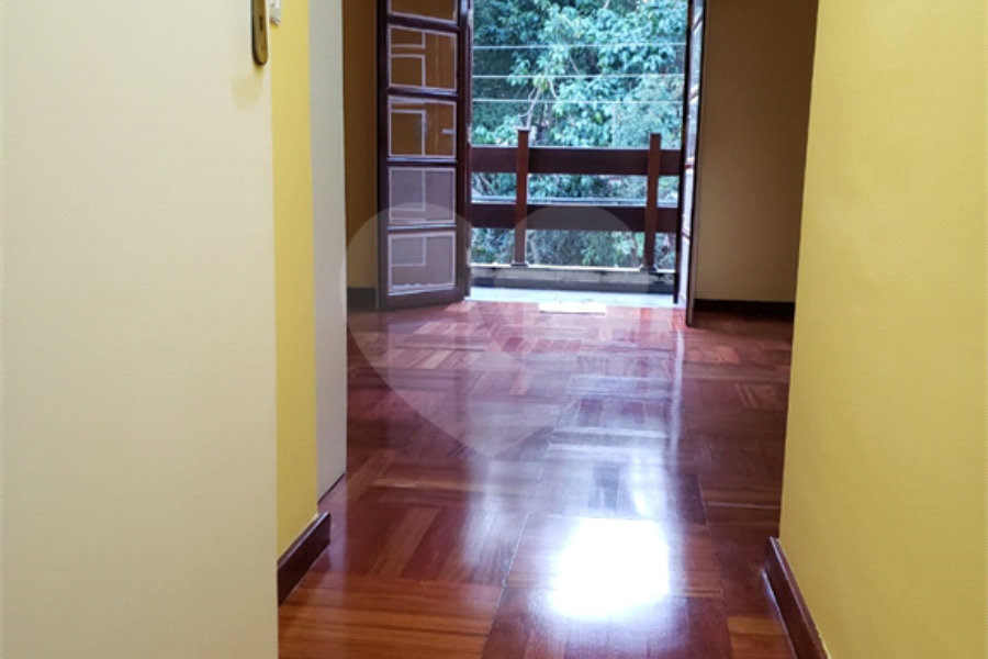 Sobrado à venda com 4 quartos, sendo 1 suíte,  em Jardim Leonor Mendes de Barros, São Paulo, SP