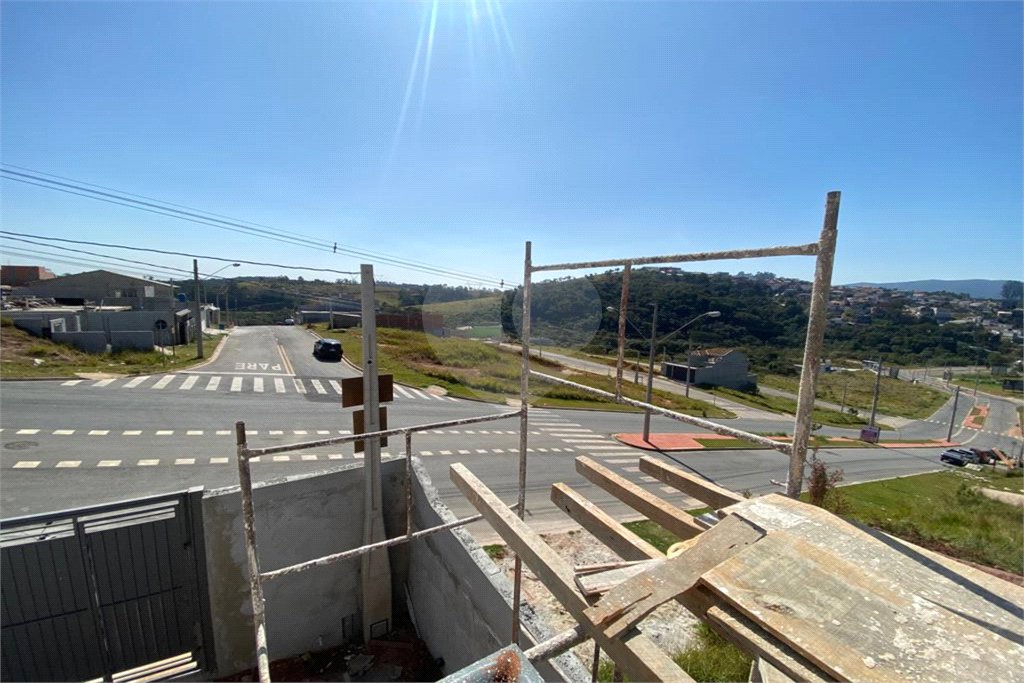 Sobrado à venda com 3 quartos, sendo 1 suíte,  em Canjica (terra Preta), Mairiporã, SP