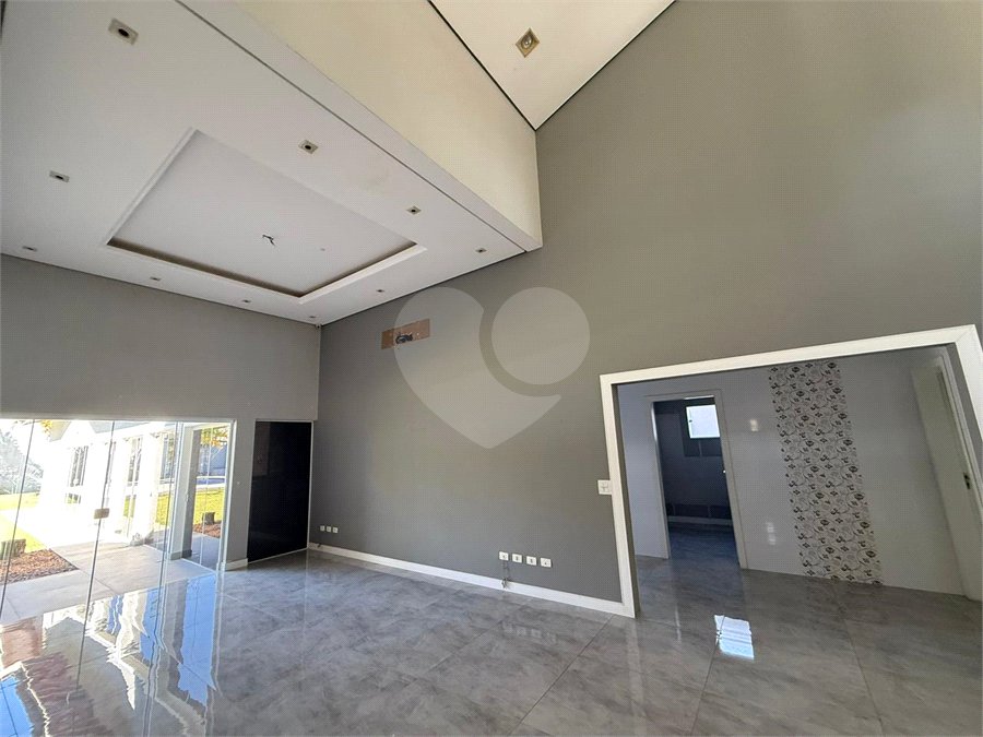 Casa alto padrão condomínio fechado em Atibaia com 4 suítes e ampla área de lazer, espaço gourmet, piscina, 6 vagas garagem