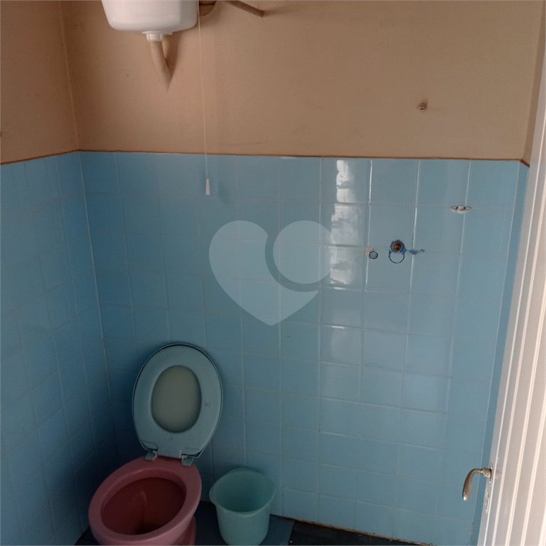 Linda casa no centro com 3 quartos.