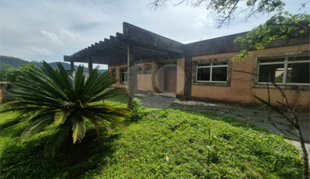 Casa à venda com 3 quartos, sendo 1 suíte,  no condomínio Alpes da Cantareira, Mairiporã - SP