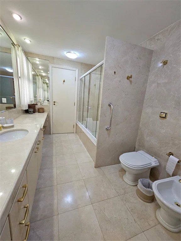 Casa à venda com 3 quartos, sendo 2 suítes, no condomínio La Vilette, São Paulo - SP