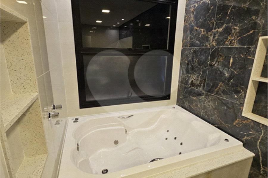 Casa à venda com 4 suítes no condomínio Villas do Jaguari, Santana de Parnaíba - SP