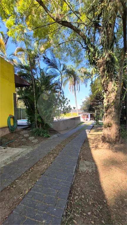 Casa com Piscina, Sauna e Edícula em Rua Arborizada no Tremembé