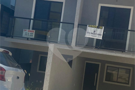 Casa à venda com 3 quartos, sendo 1 suíte, no condomínio Villa D'este, Cotia - SP