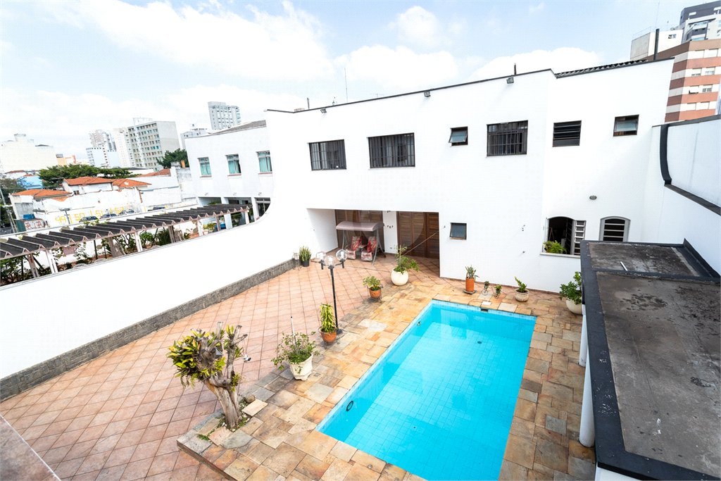 Casa à venda com 4 quartos, sendo 3 suítes, em Vila Mariana, São Paulo, SP