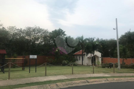 Casa à venda com 3 quartos, sendo 1 suíte, no condomínio Village Moutonnée, Salto - SP