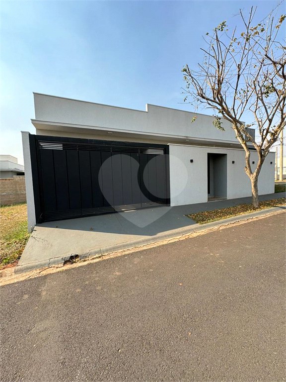 Casa à venda com 3 quartos, sendo 1 suíte, no condomínio Jd. Parque Alvorada, Araraquara - SP
