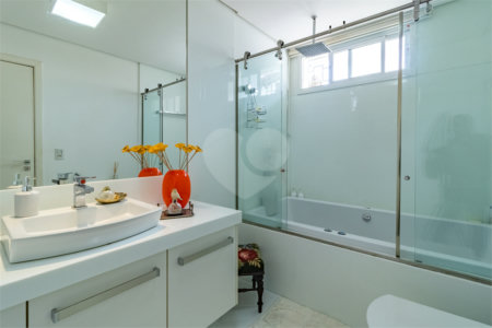 Casa à venda com 5 quartos, sendo 4 suítes, em Alto da Lapa, São Paulo, SP