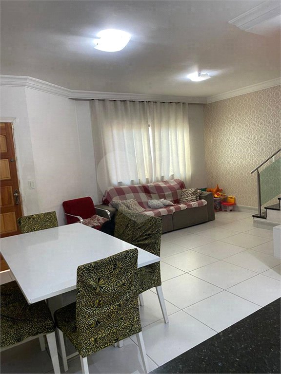 Casa à venda com 3 quartos, sendo 2 suítes, no condomínio Ibarra, São Paulo - SP