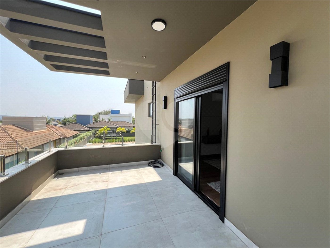 Casa à venda com 5 quartos, sendo 4 suítes, no condomínio Terras de Mont Serrat, Salto - SP