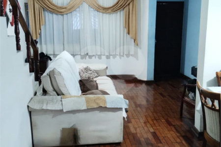 Sobrado à venda com 3 suítes em Vila Marari, São Paulo, SP