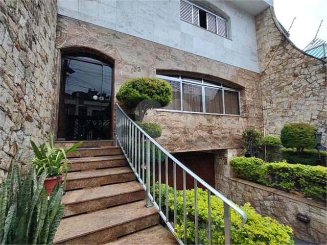 Casa à venda com 3 quartos, sendo 1 suíte,  no condomínio Vila Paiva, São Paulo - SP