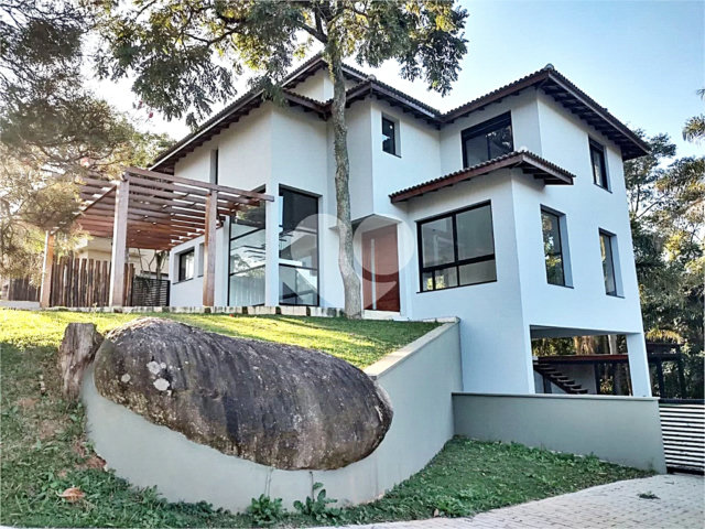Casa à venda com 4 quartos, sendo 3 suítes,  no condomínio Cantareira, Mairiporã - SP