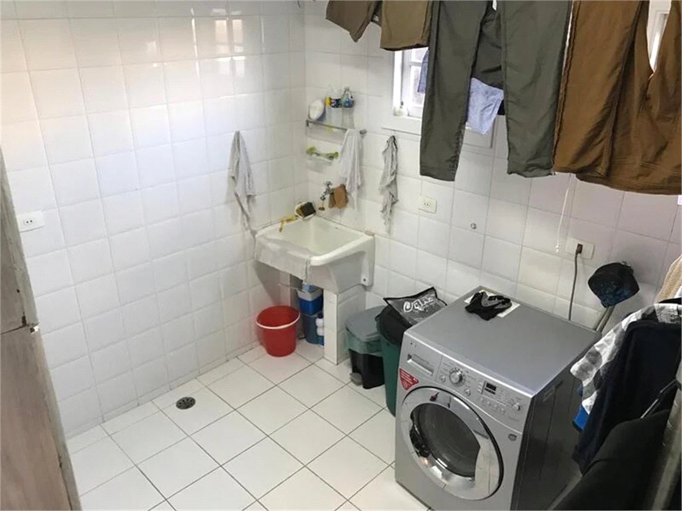 Casa de Vila à venda com 3 quartos, sendo 1 suíte, em Cidade São Francisco, São Paulo, SP