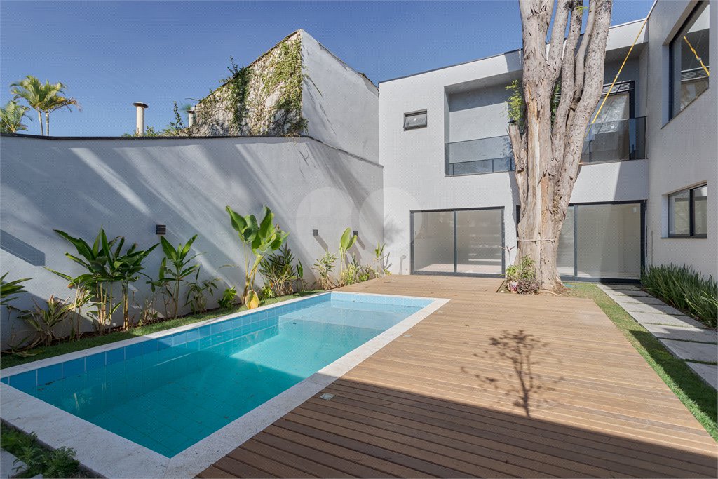 Casa à venda com 4 suítes no condomínio Villa Suiça, São Paulo - SP