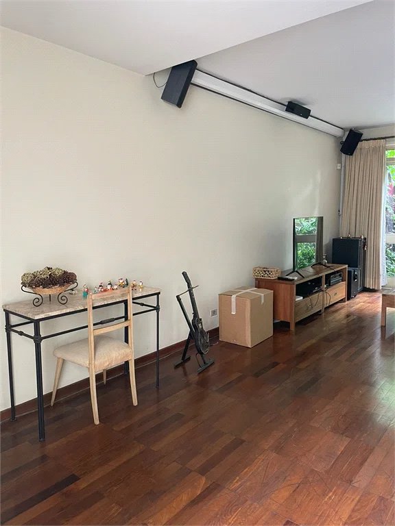 Sobrado à venda com 5 quartos, sendo 2 suítes,  em Vila Cordeiro, São Paulo, SP