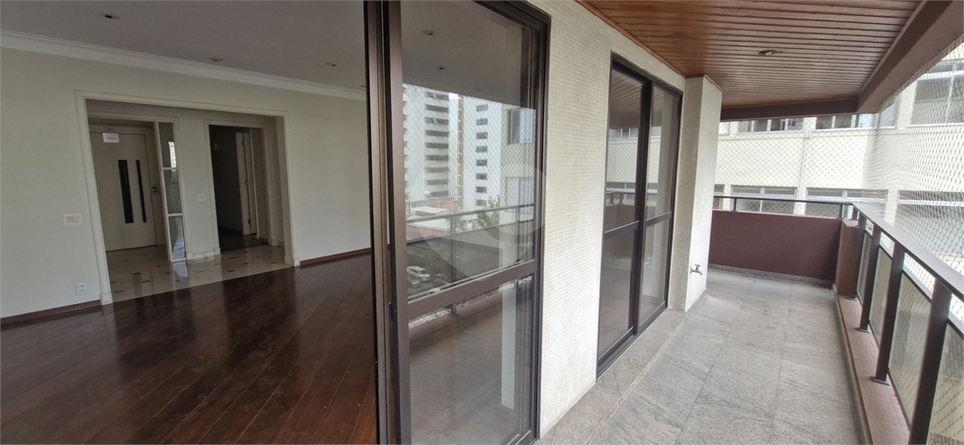 Apartamento à venda com 4 quartos, sendo 3 suítes, em Santa Cecília, São Paulo, SP