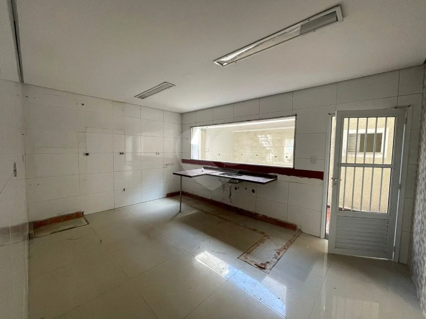 Sobrado à venda com 3 quartos, sendo 1 suíte, em Jardim Rosa de Franca, Guarulhos, SP