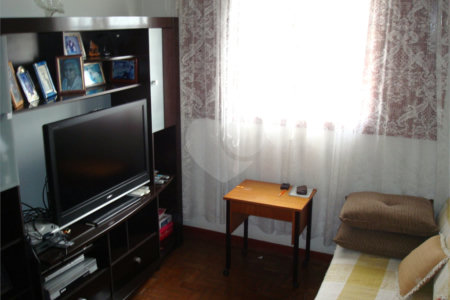 Sobrado à venda com 3 quartos em Vila Romanópolis, Ferraz de Vasconcelos, SP