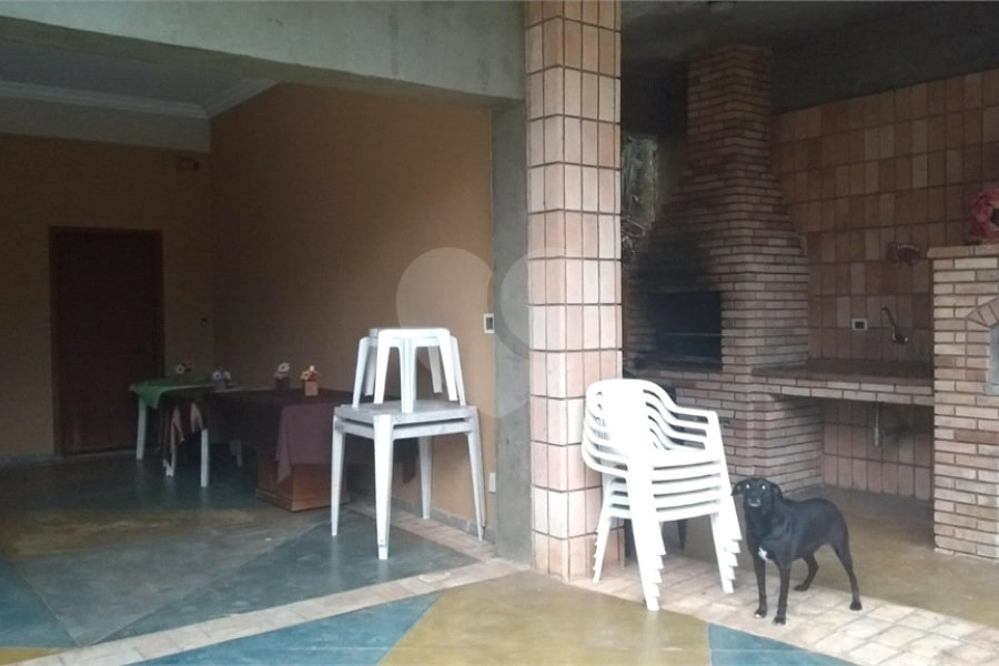 Casa à venda com 4 quartos, sendo 2 suítes, no condomínio Champs Elysees Village, Mairiporã - SP