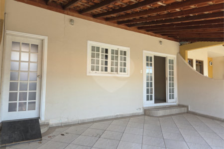 Casa à venda com 3 quartos, sendo 1 suíte, no condomínio Parque das Árvores, Sorocaba - SP